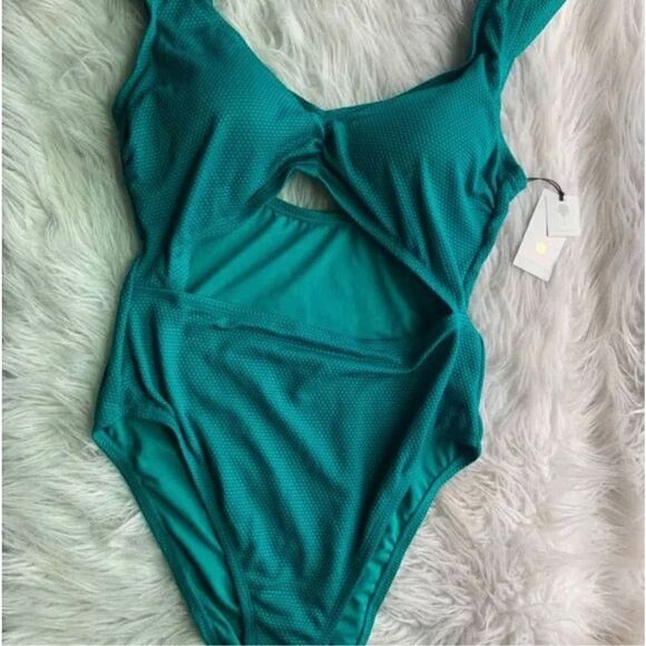 Shade & Shore Turquoise Cut Out
Textured One Piece Swimsuit Cap Sleeve Medium - Picture 3 of 5